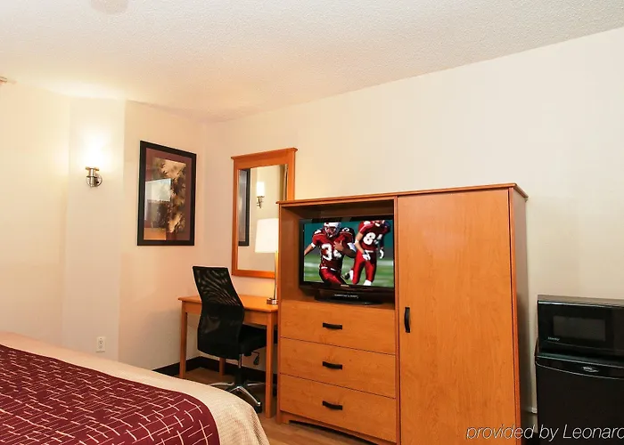 Red Roof - I-94/medical Center Motel 2*